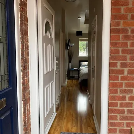 Private Room And Bathroom With Private Entrance Near Warwick Town Centre Exterior photo