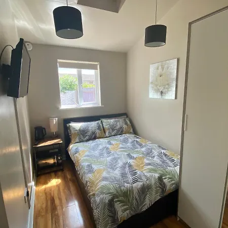 Private Room And Bathroom With Private Entrance Near Warwick Town Centre Exterior photo