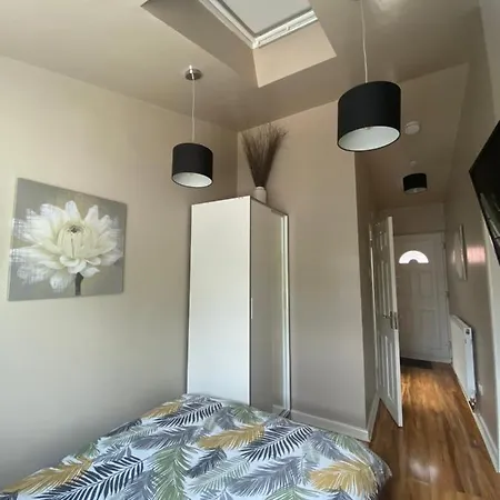 Private Room And Bathroom With Private Entrance Near Warwick Town Centre Exterior photo