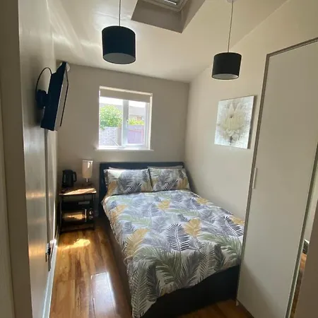 Private Room And Bathroom With Private Entrance Near Warwick Town Centre Exterior photo
