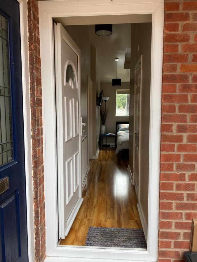 Private And Bathroom With Private Entrance Near Warwick Town Centre Homestay *