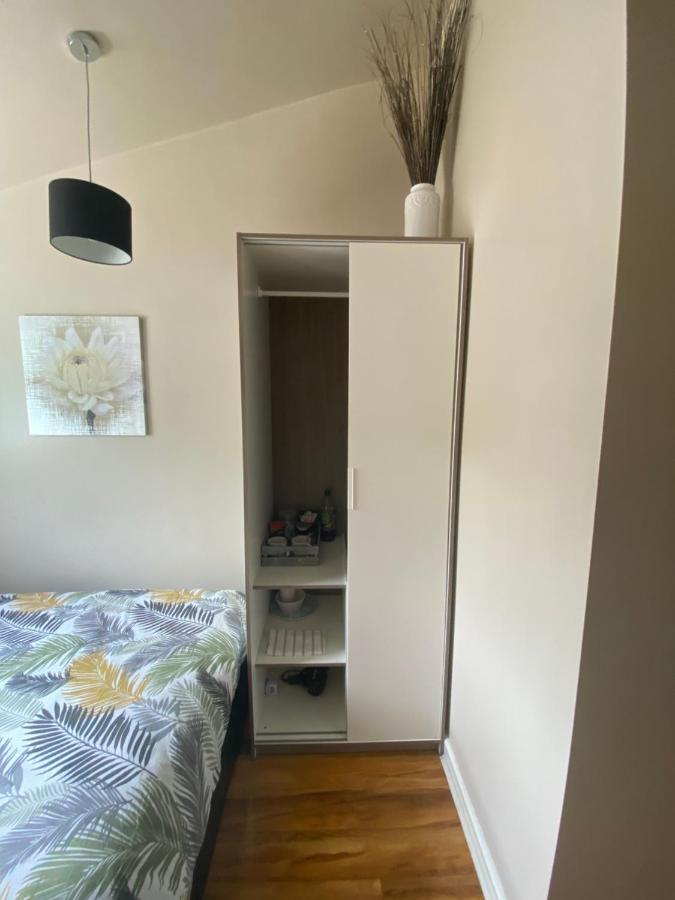 Private And Bathroom With Private Entrance Near Warwick Town Centre Homestay