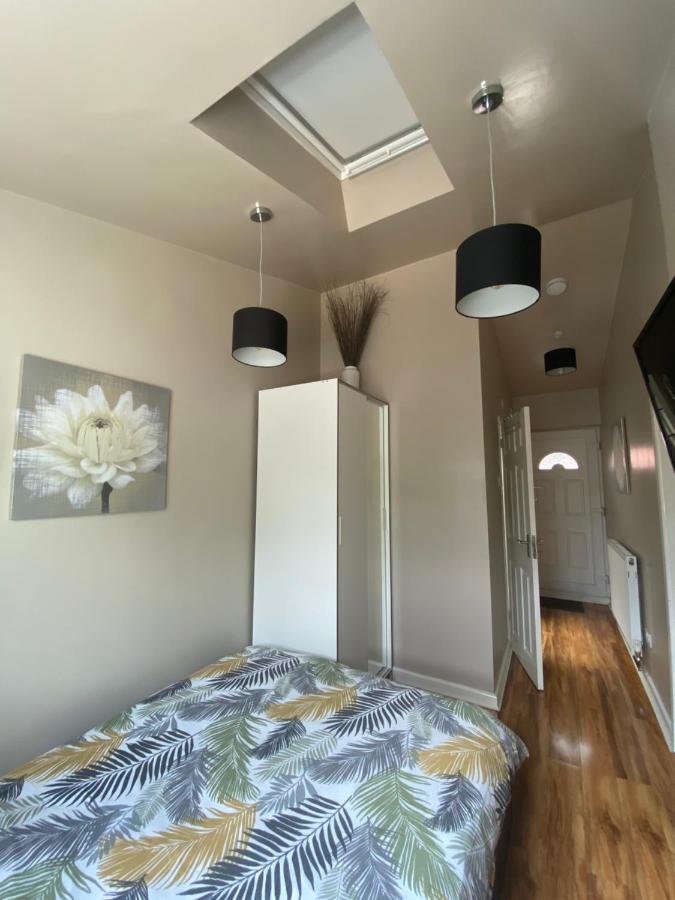 Private And Bathroom With Private Entrance Near Warwick Town Centre Homestay