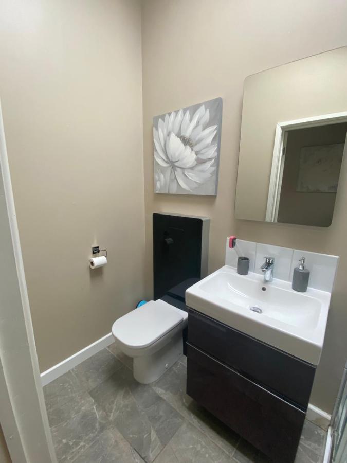 Private And Bathroom With Private Entrance Near Warwick Town Centre Homestay *